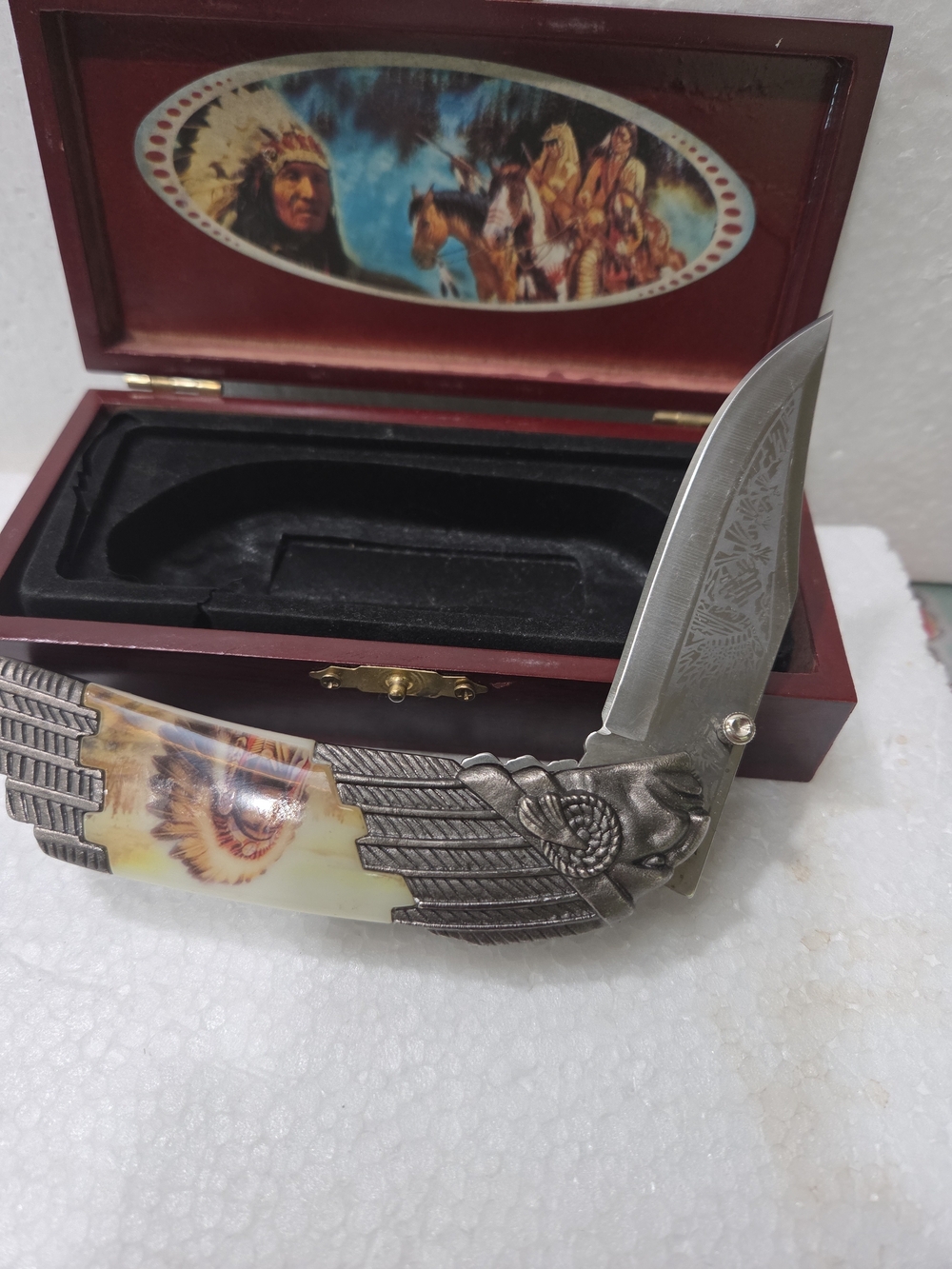 NATIVE MOTIF FOLDING KNIFE NEW IN ORIGINAL WOODEN BOX